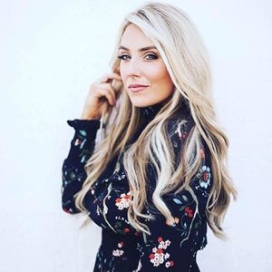 Chloe Agnew @ Live Stream