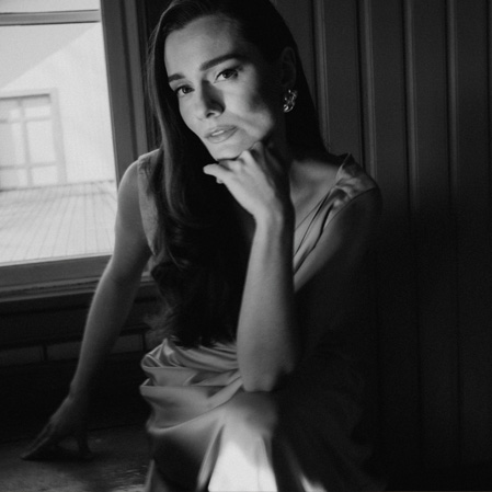 Emelie Hollow